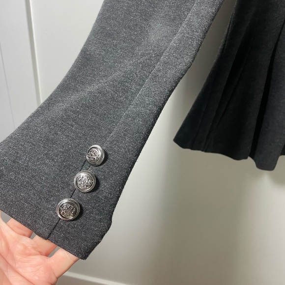 Hybrid and Company grey ruffled cotton blazer, jacket, size Large. - Picture 4 of 7